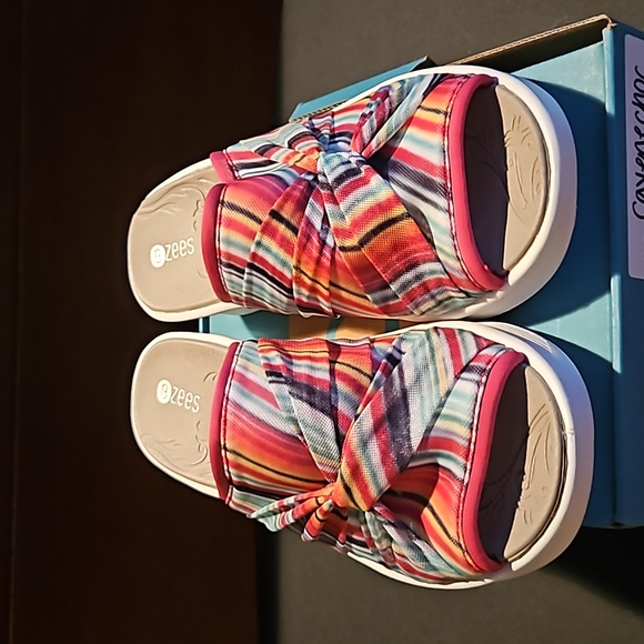 BZEES SMILE II - Picture 2 of 8